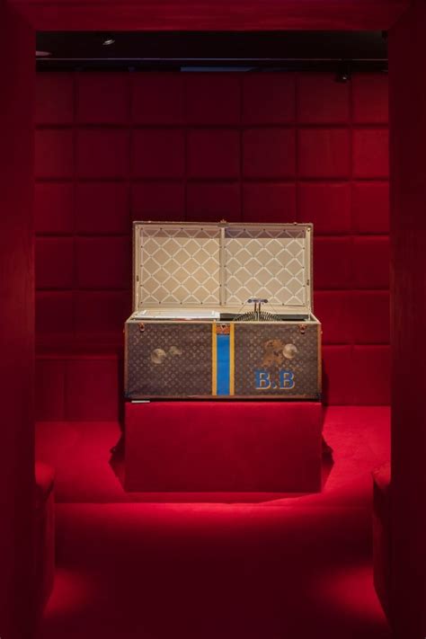 benoit luis vuitton trunks.